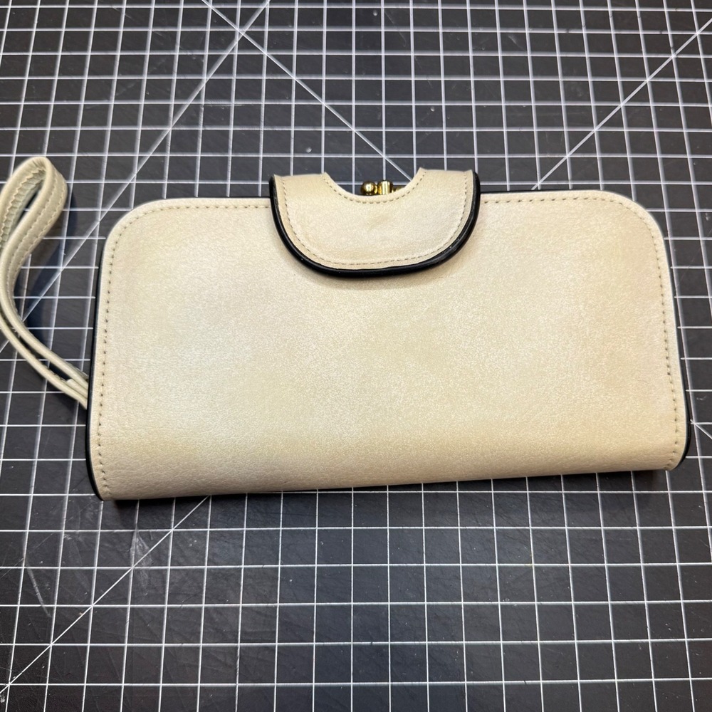 Vintage Cream Faux Leather Wristlet Clutch Wallet Kiss Lock Omega Zipper